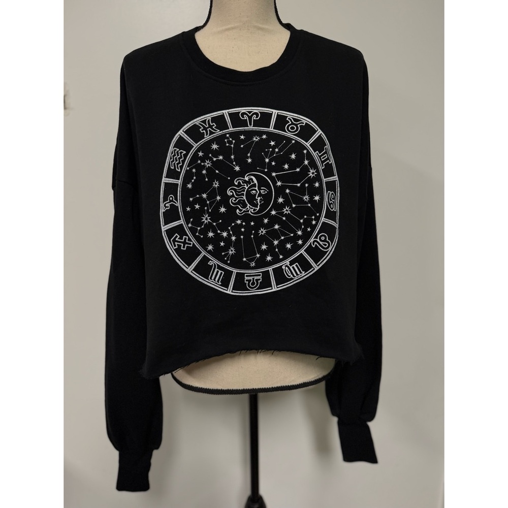 The Laundry Room Cropped Sweatshirt with Zodiac Graphic Black Size M